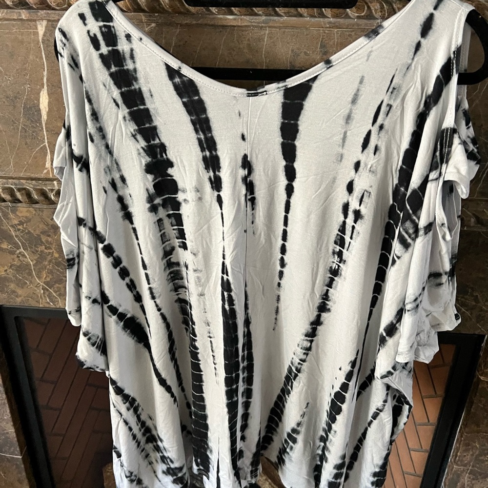 Tie dyed cold shoulder black and white top